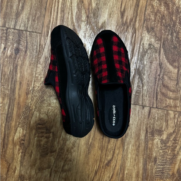 Ladies size 6M Easy Spirit Traveltime red plaid mules slip on - Picture 2 of 6